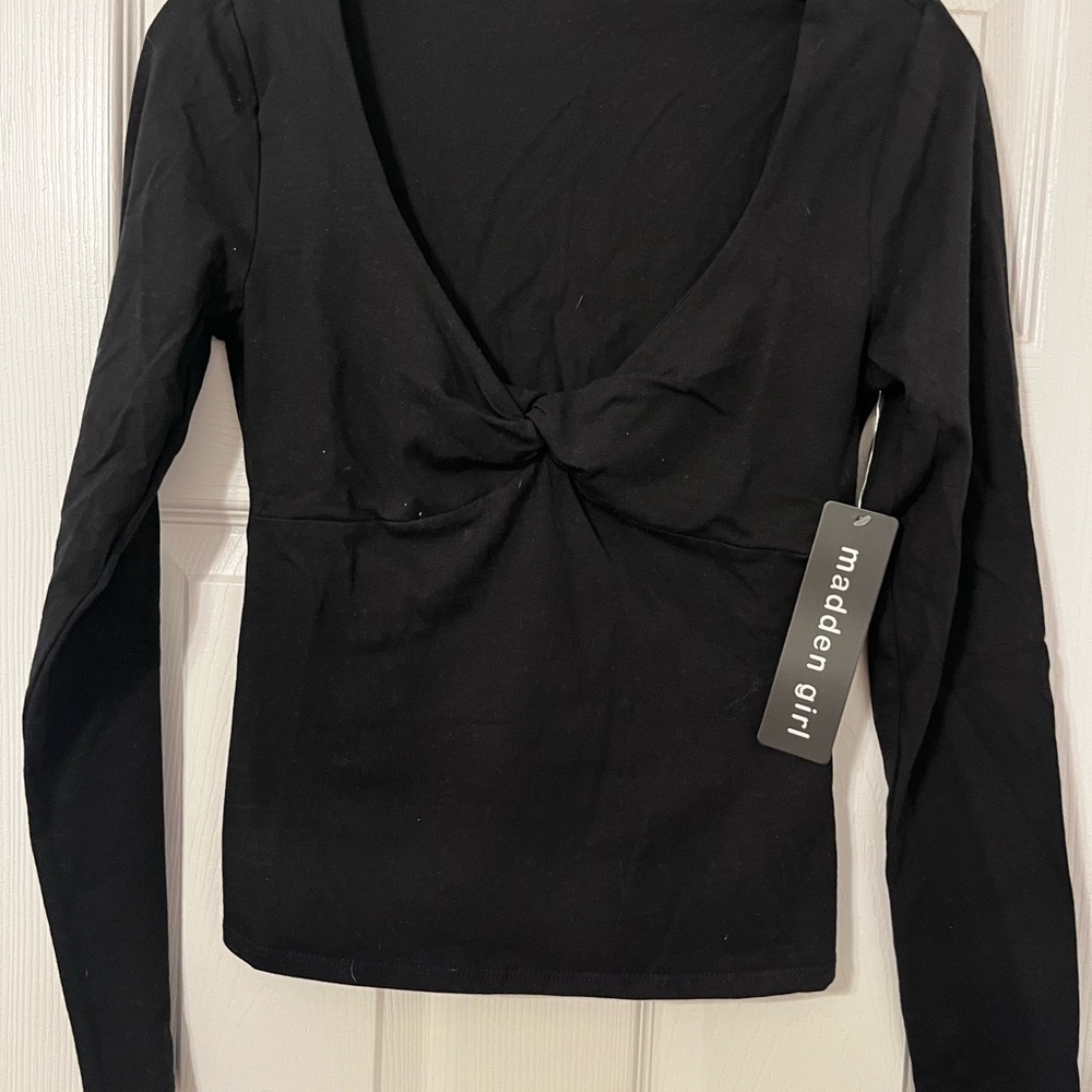 Madden Girl Black Twist-Front Long Sleeve Tee